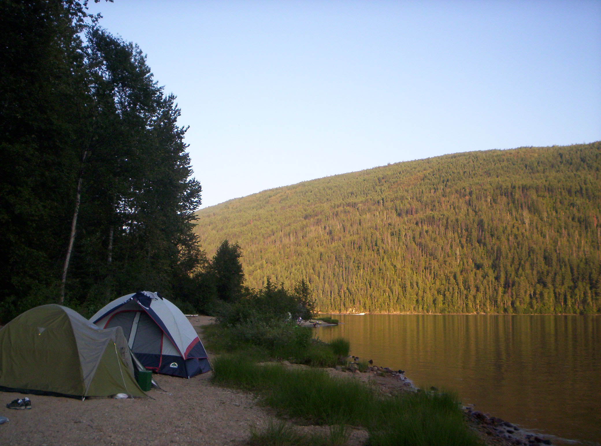 Camping_by_Barriere_Lake_British_Columbia_-_20040801